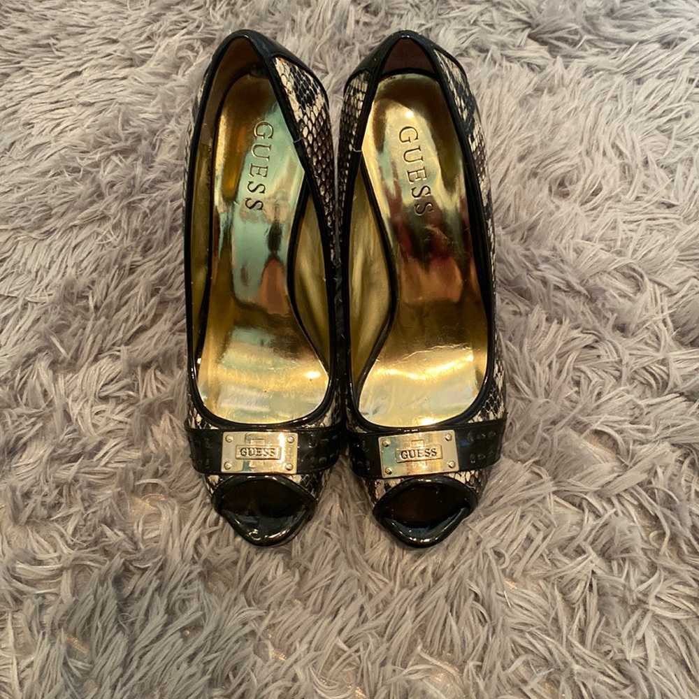 Guess Women’s High Heel Black/Snake Skin Heel